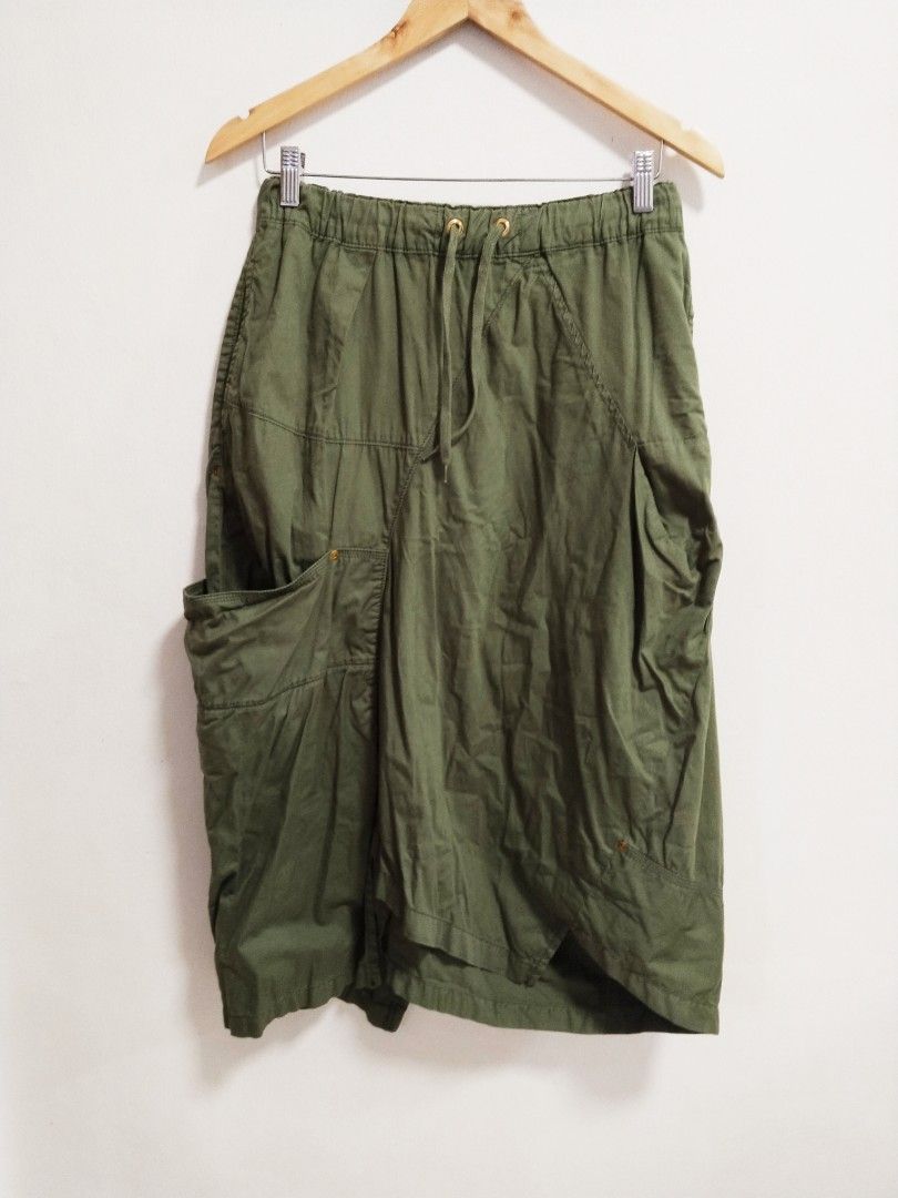Mercibeaucop assymetrical utility skirt (Category: Skirts) located in Pateros City. Submitted by blashjunks.y2k (Listing ID 1468927007, Image 1). Description: MERCIBEAUCOP ASSYMETRICAL UTILITY SKIRT FREE SIZE 400PHP MSG US.