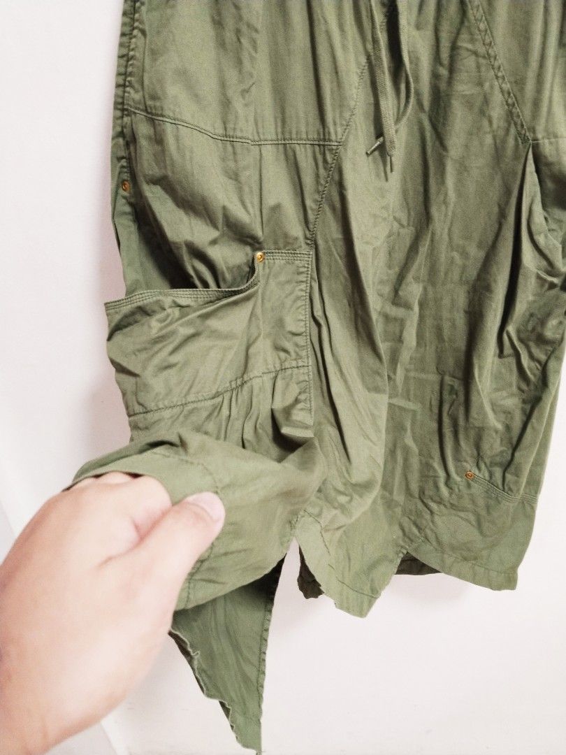 Mercibeaucop assymetrical utility skirt (Category: Skirts) located in Pateros City. Submitted by blashjunks.y2k (Listing ID 1468927007, Image 3). Description: MERCIBEAUCOP ASSYMETRICAL UTILITY SKIRT FREE SIZE 400PHP MSG US.