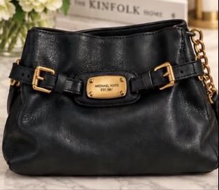 (Category: ) located in . Submitted by valenzcloset (Listing ID 1468892527, Image 1). Description: .