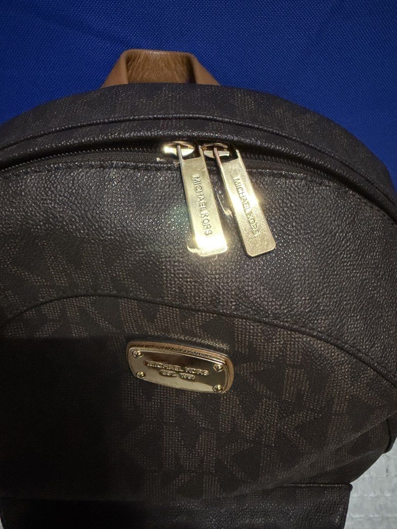 Michael Kors Large Backpack (Category: Backpacks) located in Pateros City. Submitted by celle0619 (Listing ID 1468786160, Image 3). Description: With signs of use Needs inside cleaning Authentic Well loved and used.