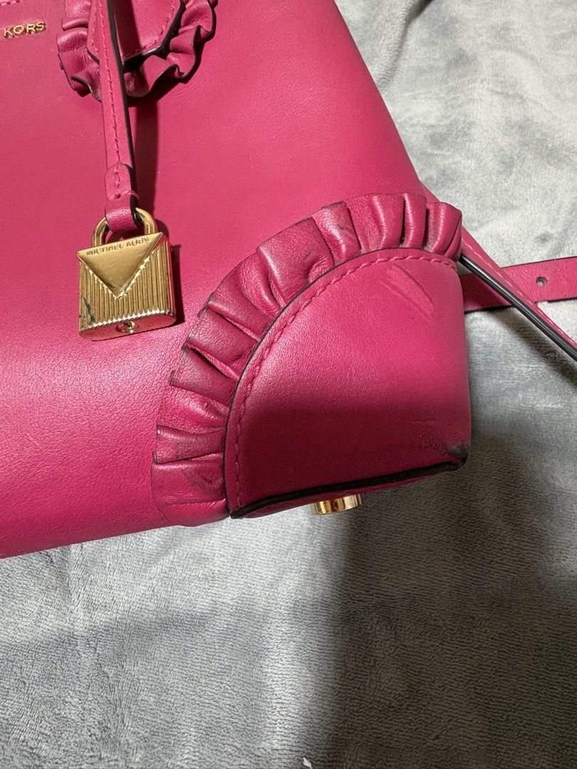 Michael Kors Mercer Gallery (Category: Luxury Bags & Wallets) located in Baguio. Submitted by aella_nyx (Listing ID 1468759800, Image 3). Description: The Michael Kors Mercer Gallery bag features a vibrant fuchsia pink color, structured silhouette, double top handles, and decorative ruffle details on the front and bottom corners. It also comes with a detachable shoulder strap for versatile carrying options. The bag is in heavily used condition, s
