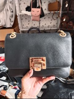(Category: ) located in . Submitted by switruby (Listing ID 1468866791, Image 1). Description: .