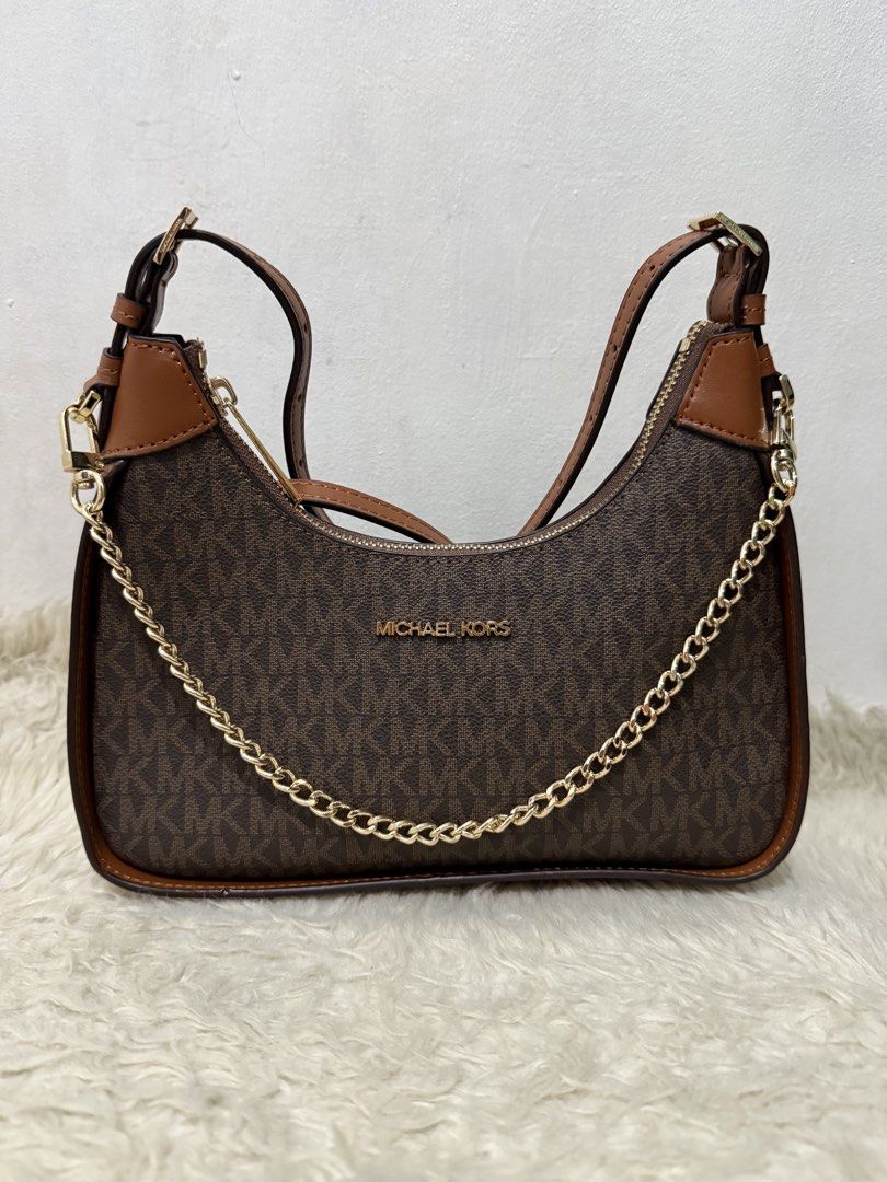 Michael Kors Wilma (Category: Cross-body Bags) located in Cainta. Submitted by angellyy_ (Listing ID 1468773756, Image 1). Description: MK Wilma Small Unused Auth. Quality Adjustable Sling Unnoticeable press marks on some rubber lining .