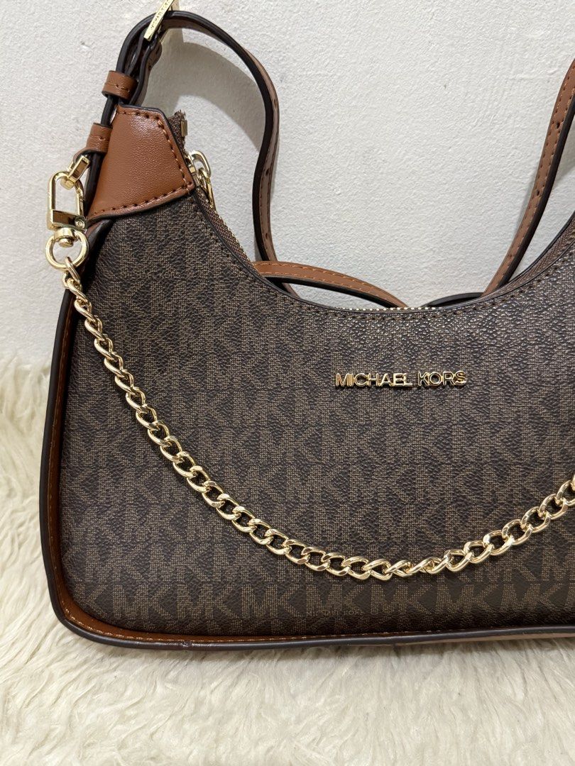 Michael Kors Wilma (Category: Cross-body Bags) located in Cainta. Submitted by angellyy_ (Listing ID 1468773756, Image 2). Description: MK Wilma Small Unused Auth. Quality Adjustable Sling Unnoticeable press marks on some rubber lining .