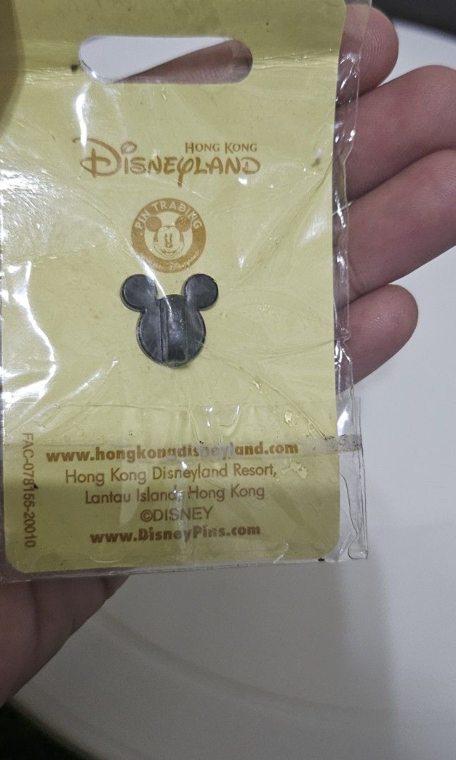 Mickey & minnie mouse metal pin (Category: Kids Toys) located in Umingan. Submitted by liezelsona48963 (Listing ID 1468853238, Image 3). Description: hongkong disneyland metal pin mop gcash.