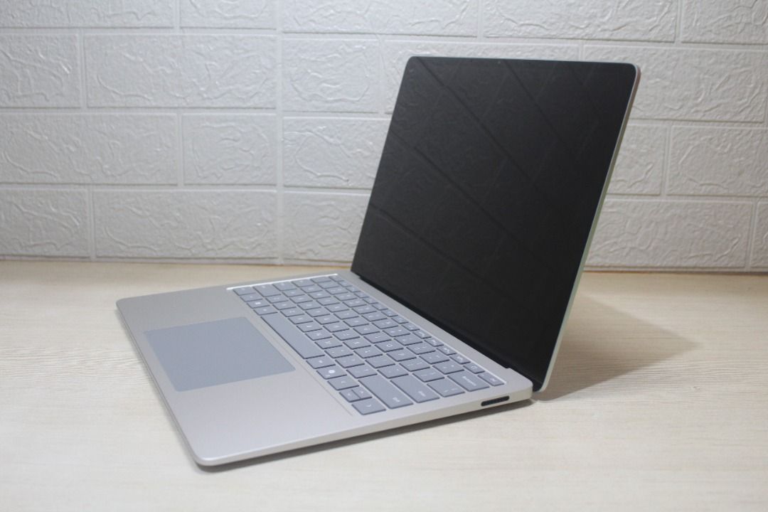 Microsoft Surface Laptop 7 2k ram 16gb ssd 512gb (Category: Laptops & Notebooks) located in Pasay City. Submitted by Rsgadgets (Listing ID 1468881299, Image 3). Description: 𝗠𝗶𝗰𝗿𝗼𝘀𝗼𝗳𝘁 𝘀𝘂𝗿𝗳𝗮𝗰𝗲 𝗟𝗮𝗽𝘁𝗼𝗽 𝟳𝗧𝗛 𝗲𝗱𝗶𝘁𝗶𝗼𝗻 𝗥𝗮𝗺 𝟭𝟲𝗚𝗕 𝘀𝘀𝗱 𝟱𝟭𝟮𝗴𝗯 Microsoft surface Laptop 7 Platinum Ram 16GB ssd 512gb - Brand new open box Ouf price 70k only regular price 100k -2k resolution + Backlit keys -COPILOT+ PC -uslim and light