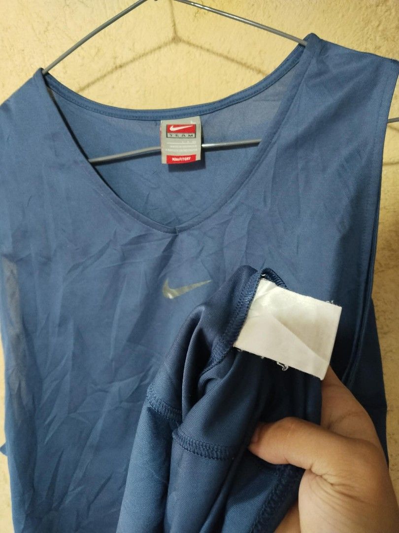 Mid swoosh Nike Team Sando (Category: Activewear) located in Cavite. Submitted by sacmaestro444 (Listing ID 1468772168, Image 3). Description: Large on tag Good condition issue print 9/10 colorate negotiable basta sure buyer.