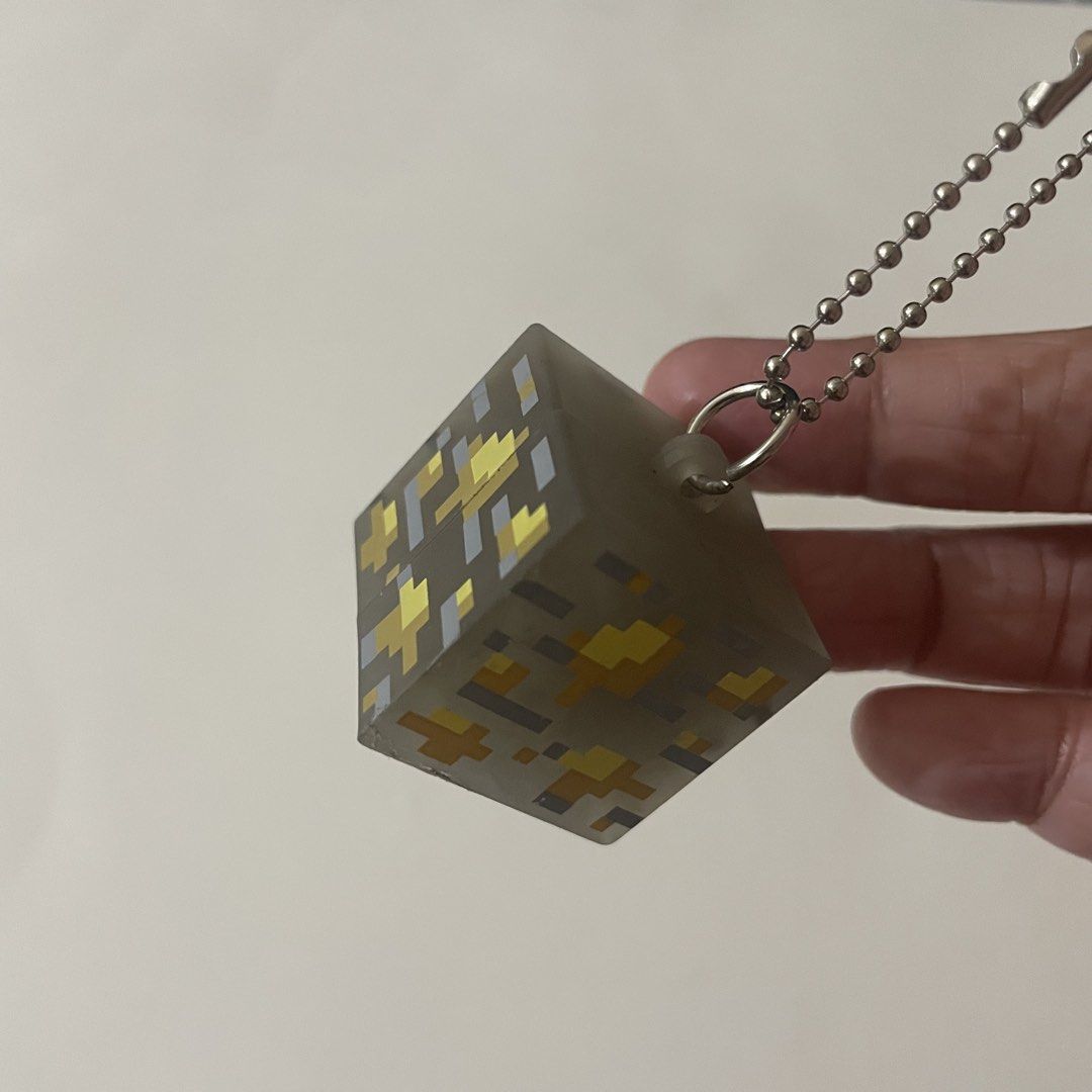 Minecraft Keychain (Category: Everything Else Others) located in Butuan. Submitted by paperlueur (Listing ID 1468795884, Image 3). Description: .