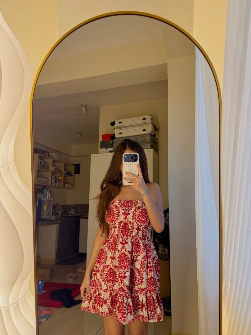 Mini Dress (Category: Dresses) located in Mandaluyong City. Submitted by prelovedbyrinoa_ (Listing ID 1468850526, Image 2). Description: Preloved —worn once ♡ Size: XS–S ♡ Price: ₱100 ♡ Location: Mandaluyong City ♡ Lalamove / Grab Express available.