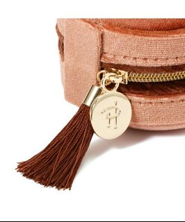 (Category: ) located in . Submitted by mywardrobe1234 (Listing ID 1468790345, Image 1). Description: .