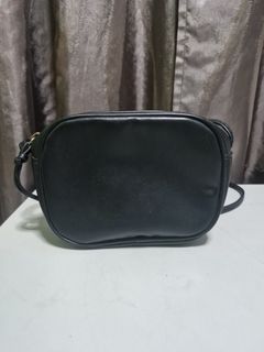 (Category: ) located in . Submitted by closet.re (Listing ID 1468828288, Image 1). Description: .