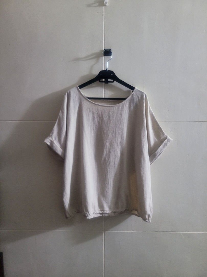 Minimalist Top (Category: Blouses) located in Los Banos. Submitted by lopecruz (Listing ID 1468828780, Image 1). Description: 25"armpit laid flat 26"length like new condition,no kupas L-XL.