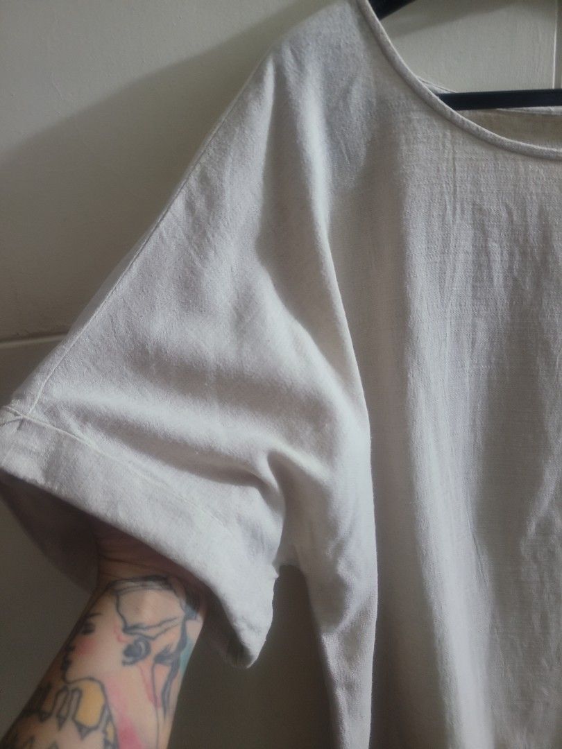 Minimalist Top (Category: Blouses) located in Los Banos. Submitted by lopecruz (Listing ID 1468828780, Image 3). Description: 25"armpit laid flat 26"length like new condition,no kupas L-XL.