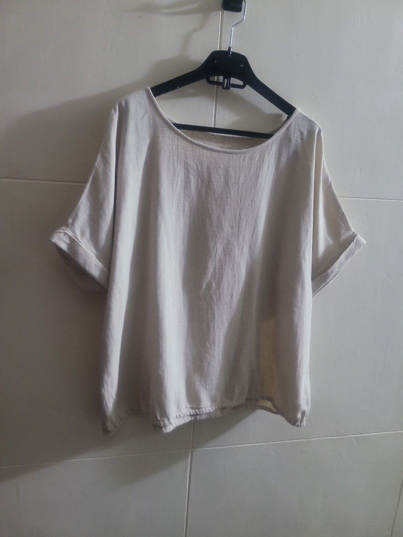 Minimalist Top (Category: Blouses) located in Los Banos. Submitted by lopecruz (Listing ID 1468828780, Image 2). Description: 25"armpit laid flat 26"length like new condition,no kupas L-XL.