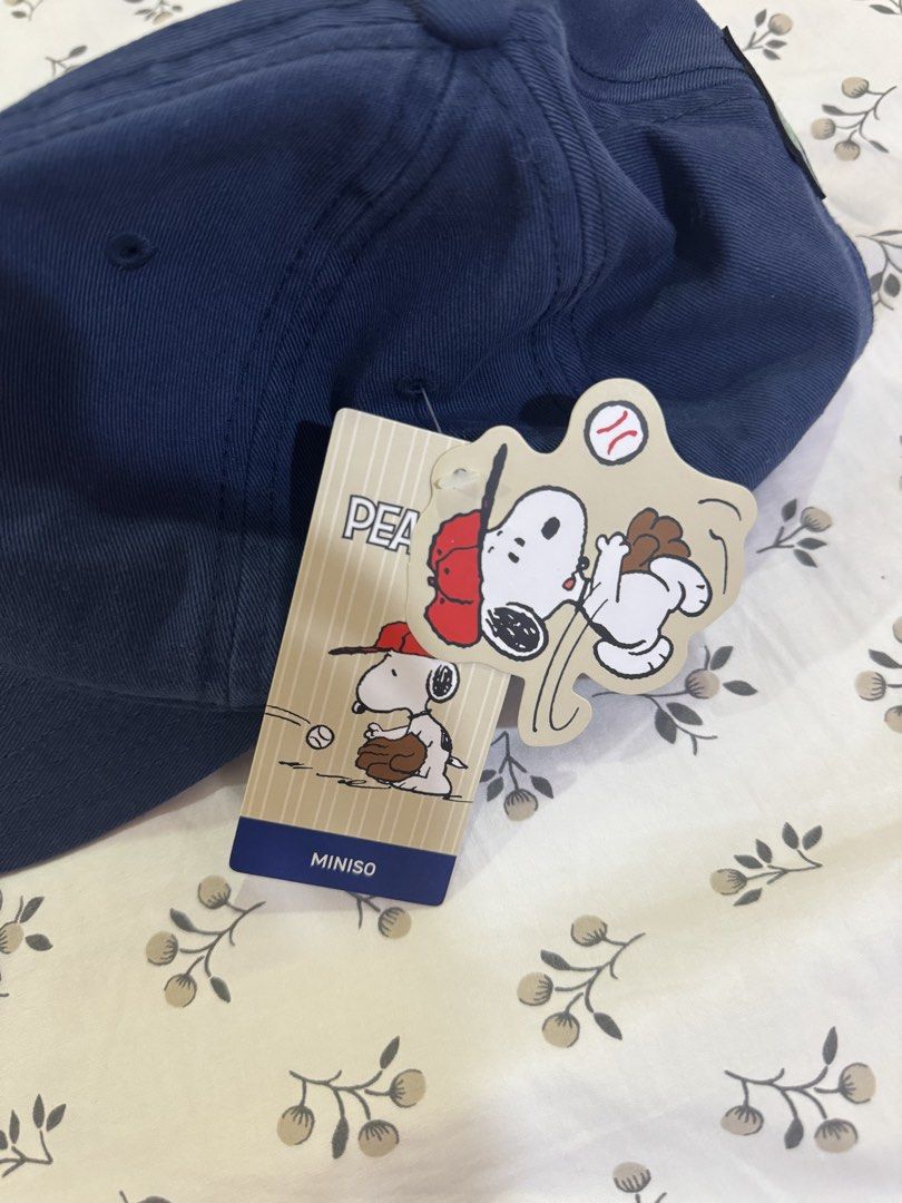 Miniso Peanuts Snoopy Baseball Cap (Category: Caps & Hats) located in Manila. Submitted by harleyy1230 (Listing ID 1468901404, Image 3). Description: .