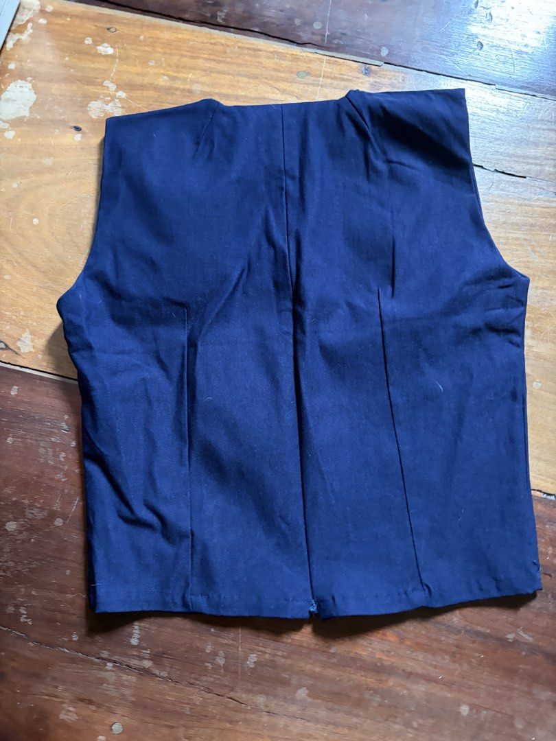 Missy M V Neck Top (Category: Sleeveless) located in Pasig City. Submitted by luxurypreloved12 (Listing ID 1468735280, Image 3). Description: NEVER used V neck top No LP or lowballers Lbc / lalamove from pasig.