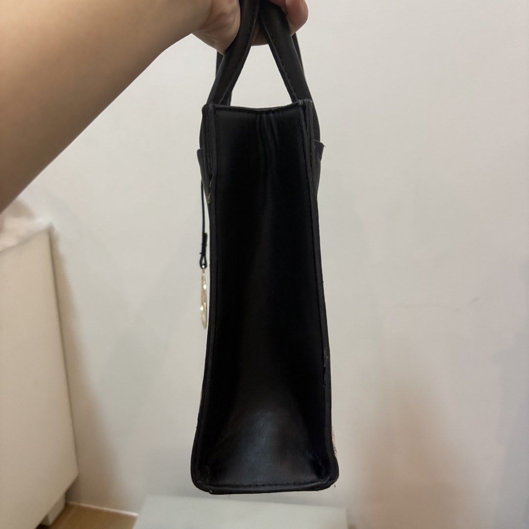 MK 2 Way Bag with Sling (Category: Cross-body Bags) located in Angeles City. Submitted by declutteredcloset_ (Listing ID 1468734747, Image 2). Description: .