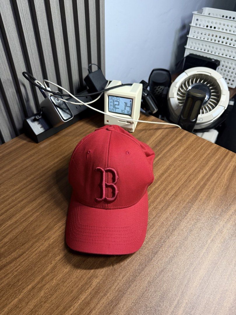 MLB Boston Red Sox Red Baseball Cap S-M (Category: Caps & Hats) located in San Rafael. Submitted by jeremybelza (Listing ID 1468927778, Image 1). Description: MLB Small to medium As new condition No flaws 480.