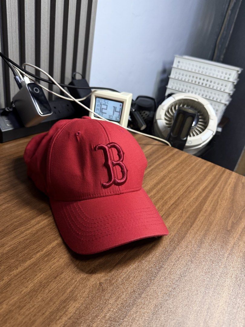 MLB Boston Red Sox Red Baseball Cap S-M (Category: Caps & Hats) located in San Rafael. Submitted by jeremybelza (Listing ID 1468927778, Image 3). Description: MLB Small to medium As new condition No flaws 480.