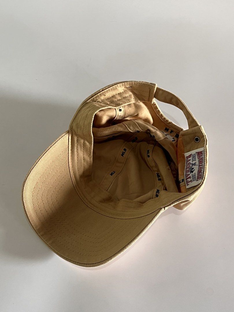 MLB Dadhat (Category: Caps & Hats) located in Malaybalay. Submitted by haulsome (Listing ID 1468849690, Image 3). Description: MLB Dadhat -In good condition -Features a beautiful embroidered LA logo up front -Has a repaired hole beside the top button -Adult size, adjustable strap 300php, +sf.