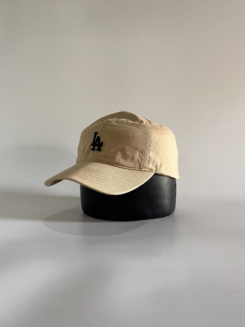 MLB Dadhat (Category: Caps & Hats) located in Malaybalay. Submitted by haulsome (Listing ID 1468849690, Image 2). Description: MLB Dadhat -In good condition -Features a beautiful embroidered LA logo up front -Has a repaired hole beside the top button -Adult size, adjustable strap 300php, +sf.