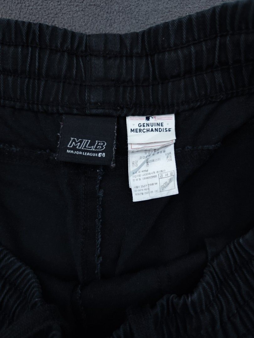 MLB NY Shorts (Category: Shorts) located in Bulacan. Submitted by emilj23 (Listing ID 1468724487, Image 3). Description: MLB NY Shorts Size XL on tag L 18.5 W 32-36 Leg Hole 12 Condition 9/10 Color rate 9/10 No Issue.