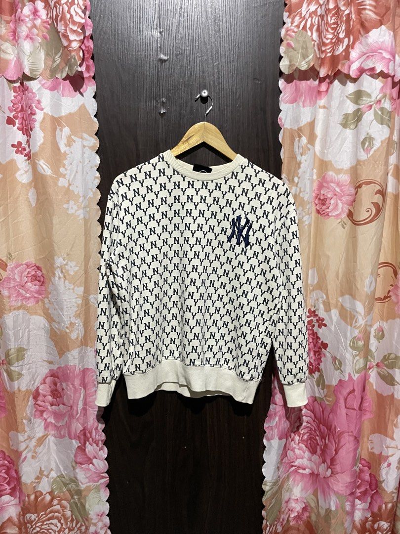 MLB PULLOVER (Category: Hoodies) located in Cagayan de Oro. Submitted by dwight_666 (Listing ID 1468850004, Image 1). Description: 21x24.5 best fit small going medium as new condition sobrang sikip ribbings color rate: 9.5/10 .