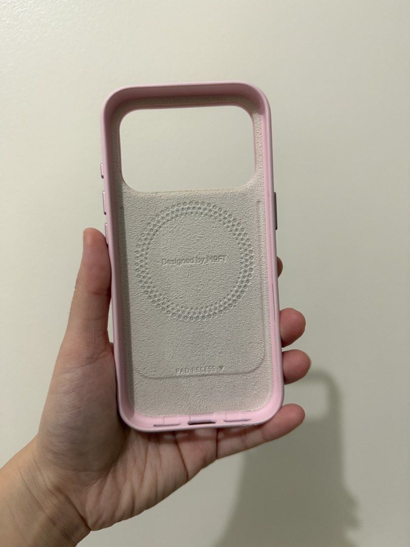 Moft Movas Snap Case in Light Pink for Iphone 17 Pro (Category: Cases & Sleeves) located in Quezon City. Submitted by beaanne (Listing ID 1468877853, Image 2). Description: Moft Movas Snap Case in Light Pink for Iphone 17 Pro - No issues, used twice - Magsafe compatible - With authenticity sticker and box.