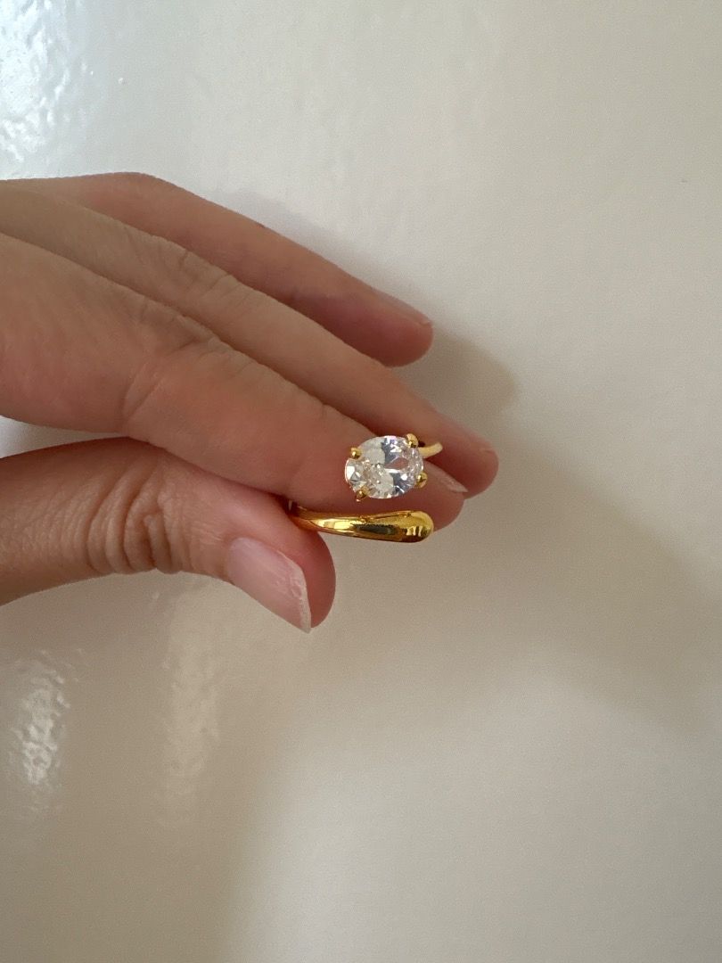 Moissanite Gold Ring (Category: Rings) located in Quezon City. Submitted by icecreammonster (Listing ID 1468796571, Image 2). Description: Moissanite Gold Ring Size 6 but adjustable .