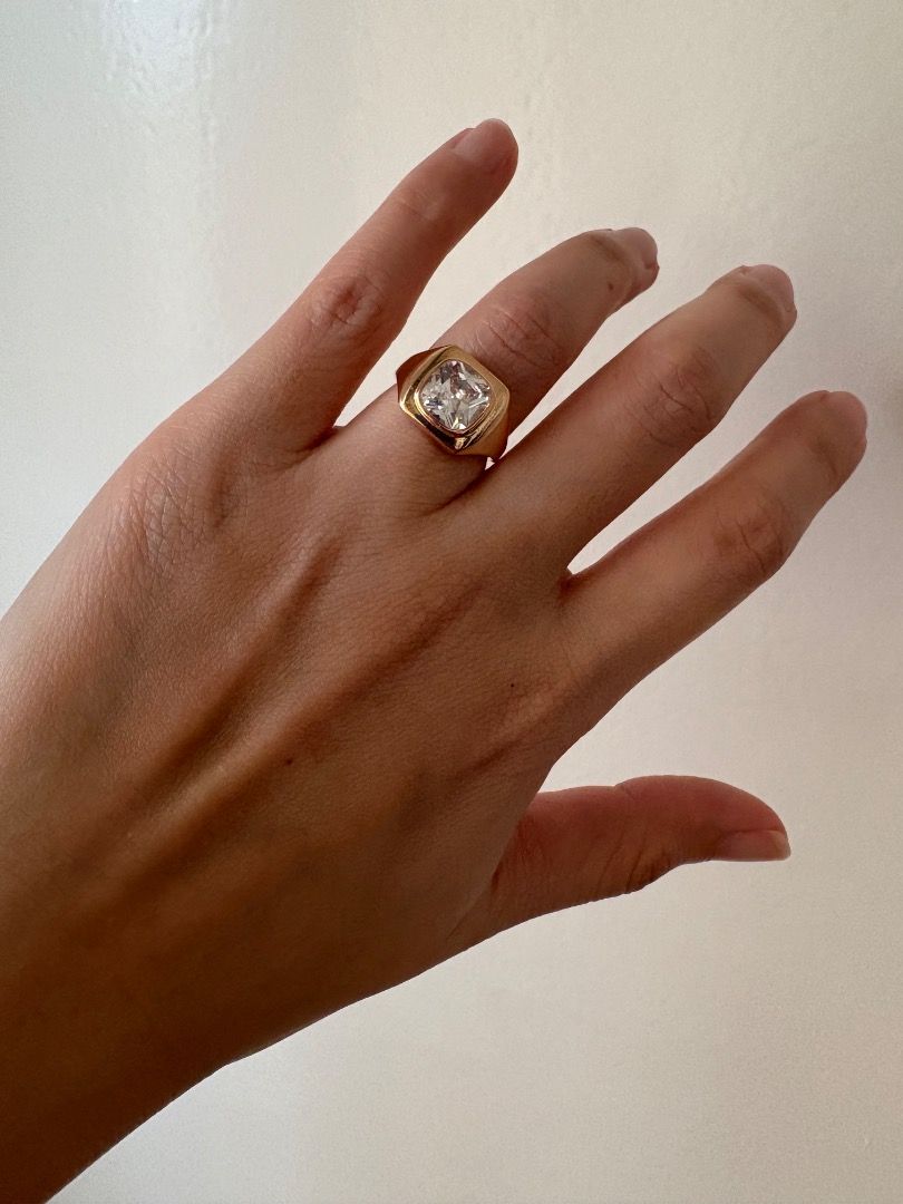 Moissanite Rose Gold Ring (Category: Rings) located in Quezon City. Submitted by icecreammonster (Listing ID 1468797510, Image 1). Description: Moissanite 14K Rose Gold Ring Size 5 .