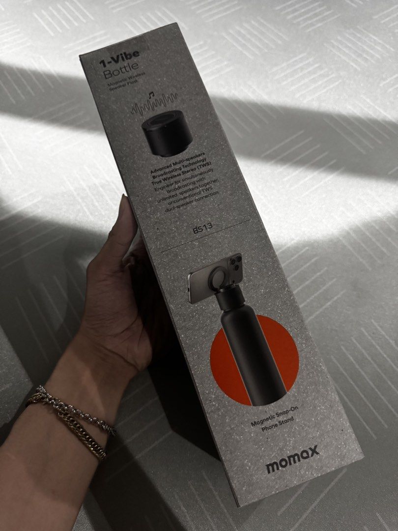 Momax 1-Vibe Bottle (Category: Water Bottles & Tumblers) located in Marikina City. Submitted by bryanroblesss (Listing ID 1468839116, Image 2). Description: Momax 1-Vibe Bottle Magnetic Wirless Speaker Flask SRP at ₱3,490 - selling it for only ₱2,500 Fixed 📍Marikina - Pickup sa house or deliver lalamove (buyer shoulder fee).