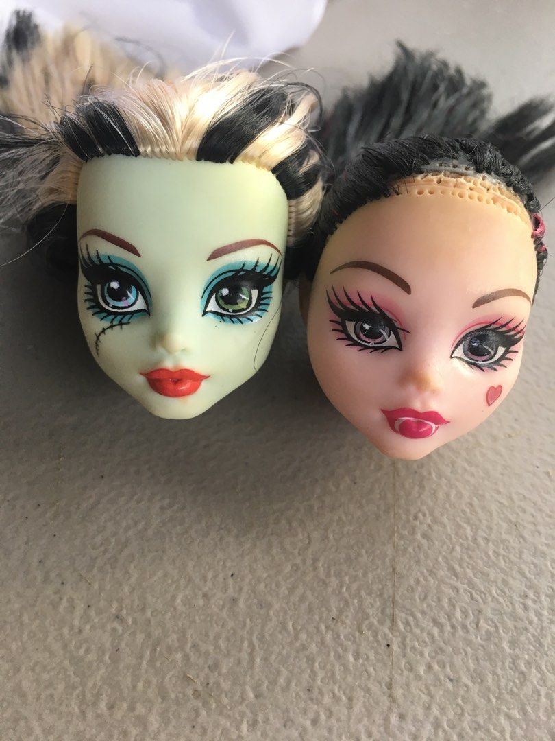 Monster high bundle (FLAWED) head (Category: Kids Toys) located in Manila. Submitted by dollyie.dllzy (Listing ID 1468793795, Image 1). Description: Flaws:frankie discoloration head,repainted lips Draculaura bald spot,discoloration head,missing hairline Mop:Gcash Mod:J&T Express Add 10₱ for charge fee .