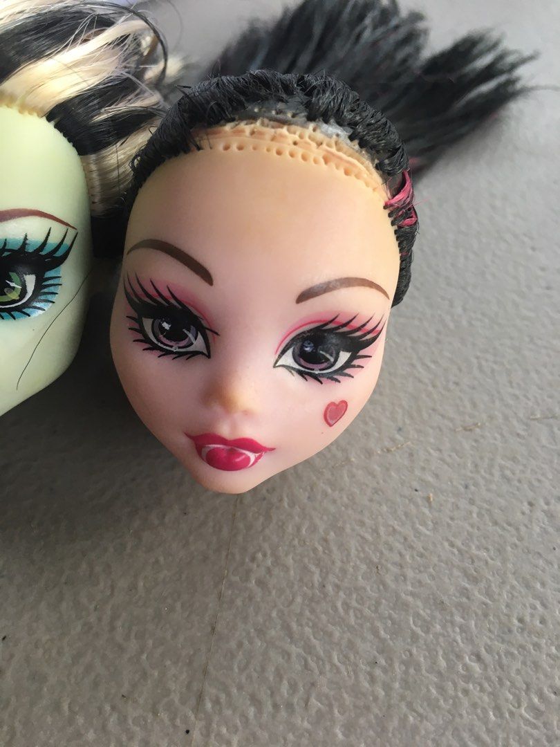 Monster high bundle (FLAWED) head (Category: Kids Toys) located in Manila. Submitted by dollyie.dllzy (Listing ID 1468793795, Image 3). Description: Flaws:frankie discoloration head,repainted lips Draculaura bald spot,discoloration head,missing hairline Mop:Gcash Mod:J&T Express Add 10₱ for charge fee .