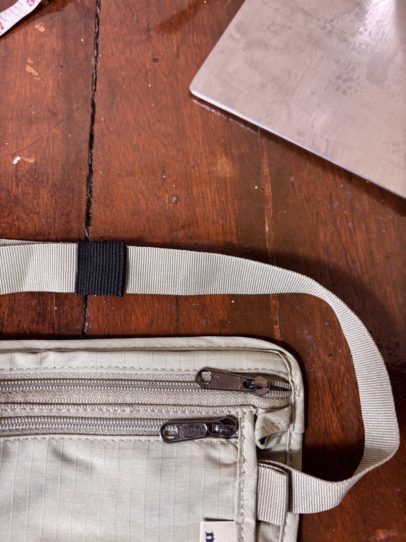 Montbell belt bag (Category: Belt bags, Clutches and Pouches) located in Manila. Submitted by earlylifecrisis (Listing ID 1468831883, Image 3). Description: Condition 9/10 Measure it by inch Width: 10 Length: 5.2 Depth: 0.5 Handle: 14.5 •Refund / Returns not allowed allowed •Please do check the dimensions size on labels sometimes are not accurate on the sizing •Ask me before purchasing.