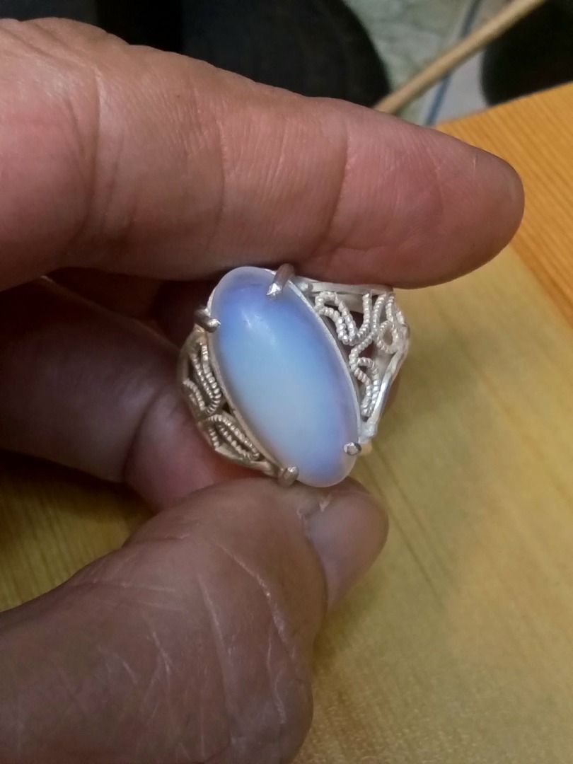 moonstone power ring (size 7 to 7.5) (Category: Rings) located in Hermosa. Submitted by goldenstorm.a84bb9 (Listing ID 1468798276, Image 2). Description: .