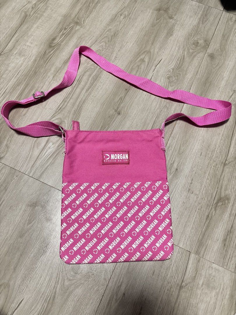 Morgan de toi (Category: Shoulder Bags) located in Cavite. Submitted by cesxyyylll (Listing ID 1468717800, Image 1). Description: Solid condition .