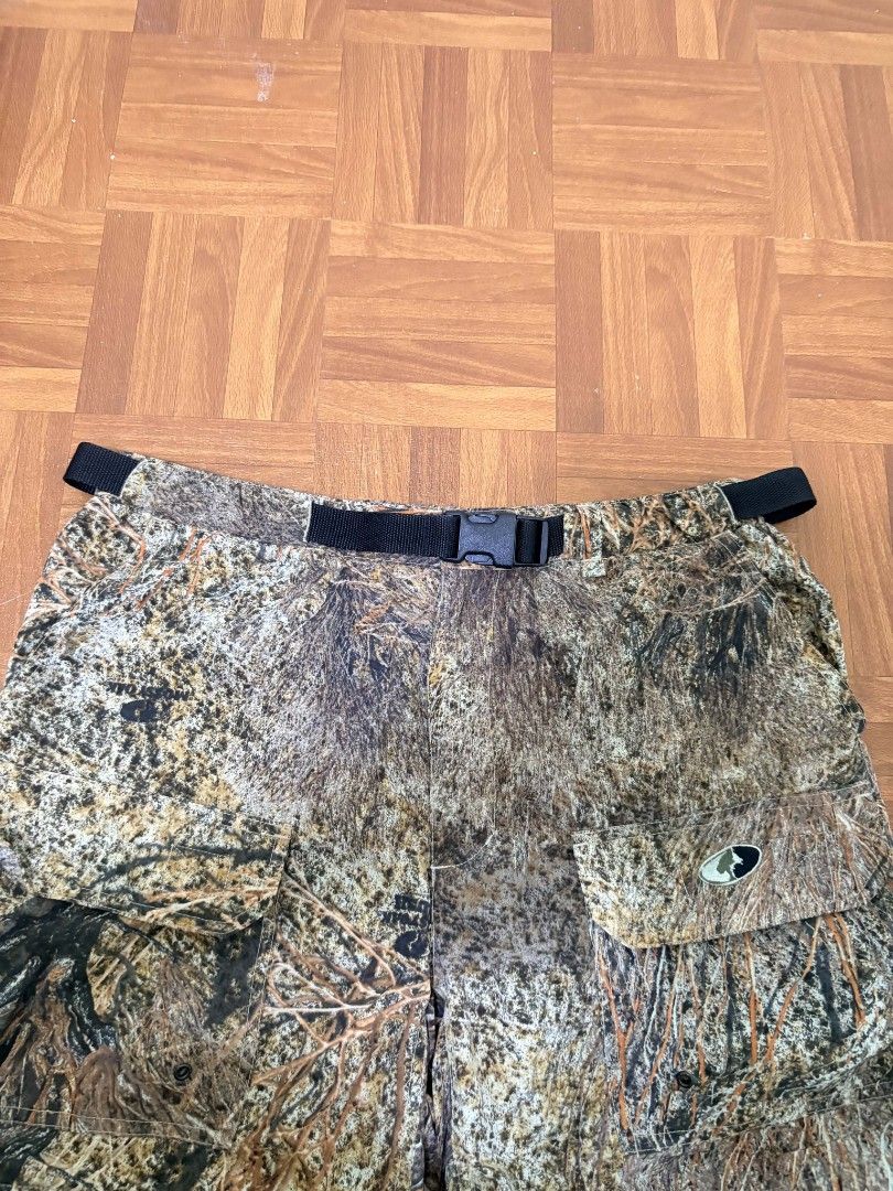 Mossy Oak Real Tree Cargo Shorts (Category: Shorts) located in Orani. Submitted by odi_thrift (Listing ID 1468747647, Image 3). Description: .