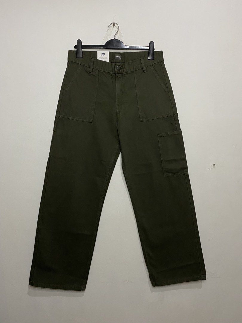Mr Lee Moss Green Carpenter Pants (Category: Jeans) located in San Pedro. Submitted by kristofesp08227 (Listing ID 1468895942, Image 3). Description: Mr.Lee Moss Green Carpenter Pants Brandnew with hangtag Sz 30 to 34 42.5 length 10 leg opening 11/10 condition 11/10 color rate PM FOR MORE DETAILS .