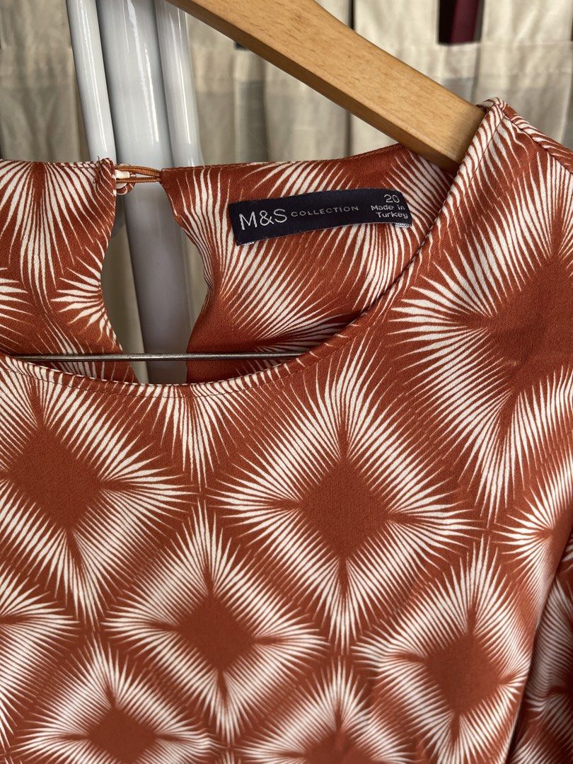 M&S office blouse (Category: Blouses) located in Mandaluyong City. Submitted by coolmeybab (Listing ID 1468789661, Image 2). Description: Size 20 Vintage M&S blouse design.