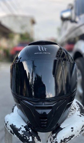 MT Helmets Thunder 4 Helmet (Category: Bicycles) located in Bacoor. Submitted by sidequest2025 (Listing ID 1468774672, Image 3). Description: MT thunder 4 Removable foam Bought for 8k 4500 nalang negotiable pa sa sure Issue: nasa pics kaya ipa buffing Free na foam cleaner - Brand/Model: MT Helmets Thunder 4 full face motorcycle helmet - Color/Design: Gloss black finish with a stylish red accent stripe near the bottom edge - Visor: Tinted visor cu