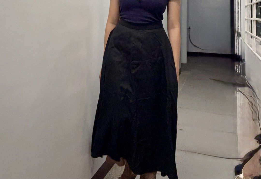Muji Hemp Flared Skirt (Category: Skirts) located in Dasmarinas. Submitted by fermosaclothing (Listing ID 1468794082, Image 2). Description: With pockets Back zip and garterized Fabric is like linen cotton blend .
