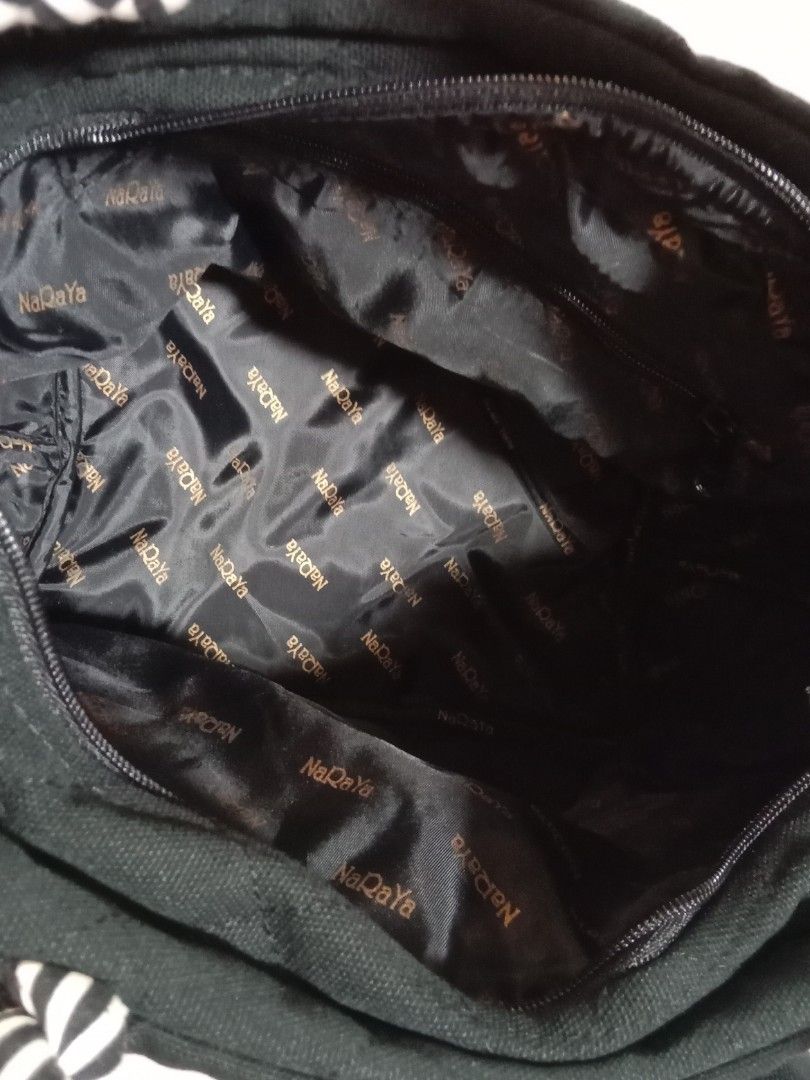 NaRaYa black handbag (Category: Tote Bags) located in Manila. Submitted by pamsthrift (Listing ID 1468811120, Image 3). Description: No issue.