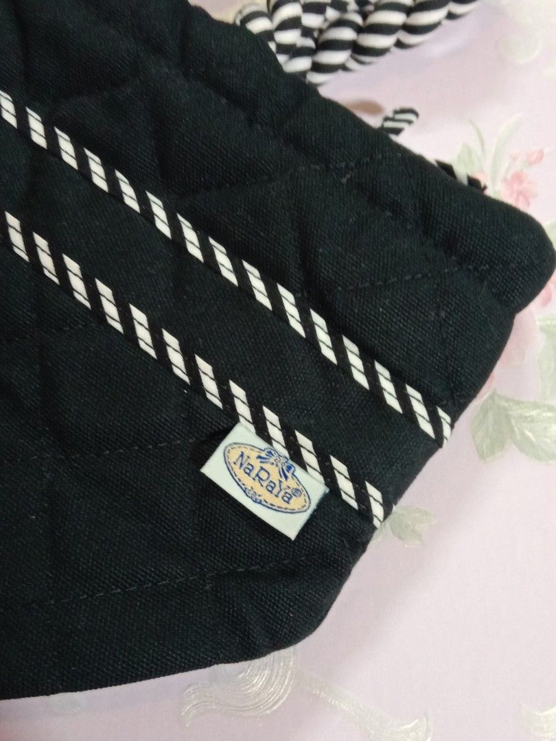 NaRaYa black handbag (Category: Tote Bags) located in Manila. Submitted by pamsthrift (Listing ID 1468811120, Image 2). Description: No issue.