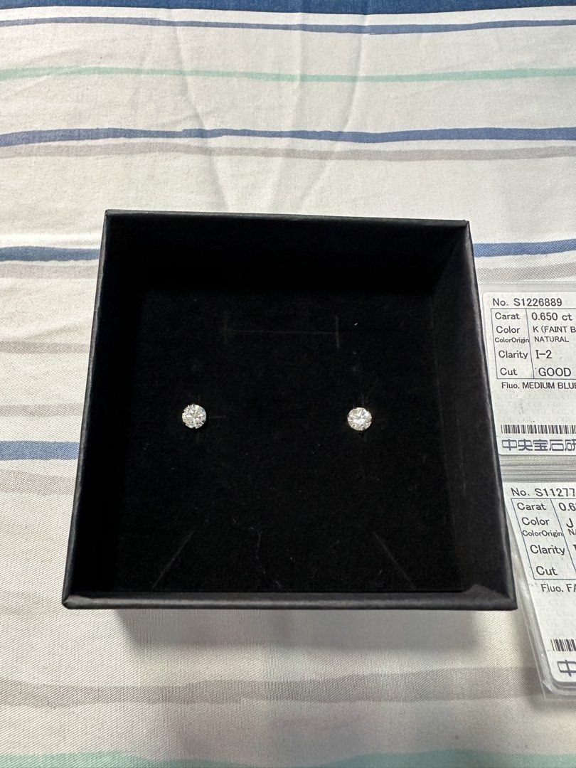 Natural diamonds stud earrings 1.3ctw (Category: Earrings) located in Quezon City. Submitted by klosetmanila (Listing ID 1468778776, Image 2). Description: Silicone lock With certificate Color J-K, Clarity I2 0.65ct and 0.624ct.