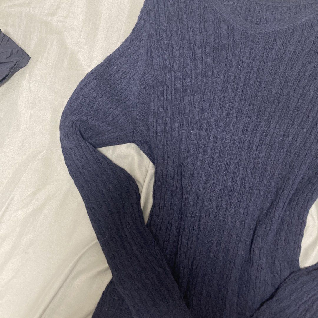 navy blue casual longsleeves top (Category: Longsleeves) located in Taguig. Submitted by closetfromyu (Listing ID 1468847894, Image 2). Description: 📍 taguig city mod: jnt or lalamove mop: gcash or maribank ‼️ REMINDERS: - payment first basis - shipping fee will be shouldered by the buyer - no rush shipping, no refunds, & no returns size: small.