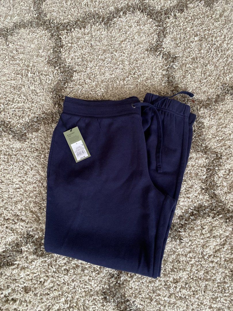 Navy Blue Fleece Sweatpants (Category: Joggers) located in Batangas. Submitted by lux_kimmy (Listing ID 1468841720, Image 2). Description: Universal Thread Jogger in Navy Blue 💙 Large on Tag 🔖 | But fits 38-42” waistline US Brands 🇺🇸, BNWT ✨ SRP: $25/₱1.5K selling for only ₱480+SF 💸.