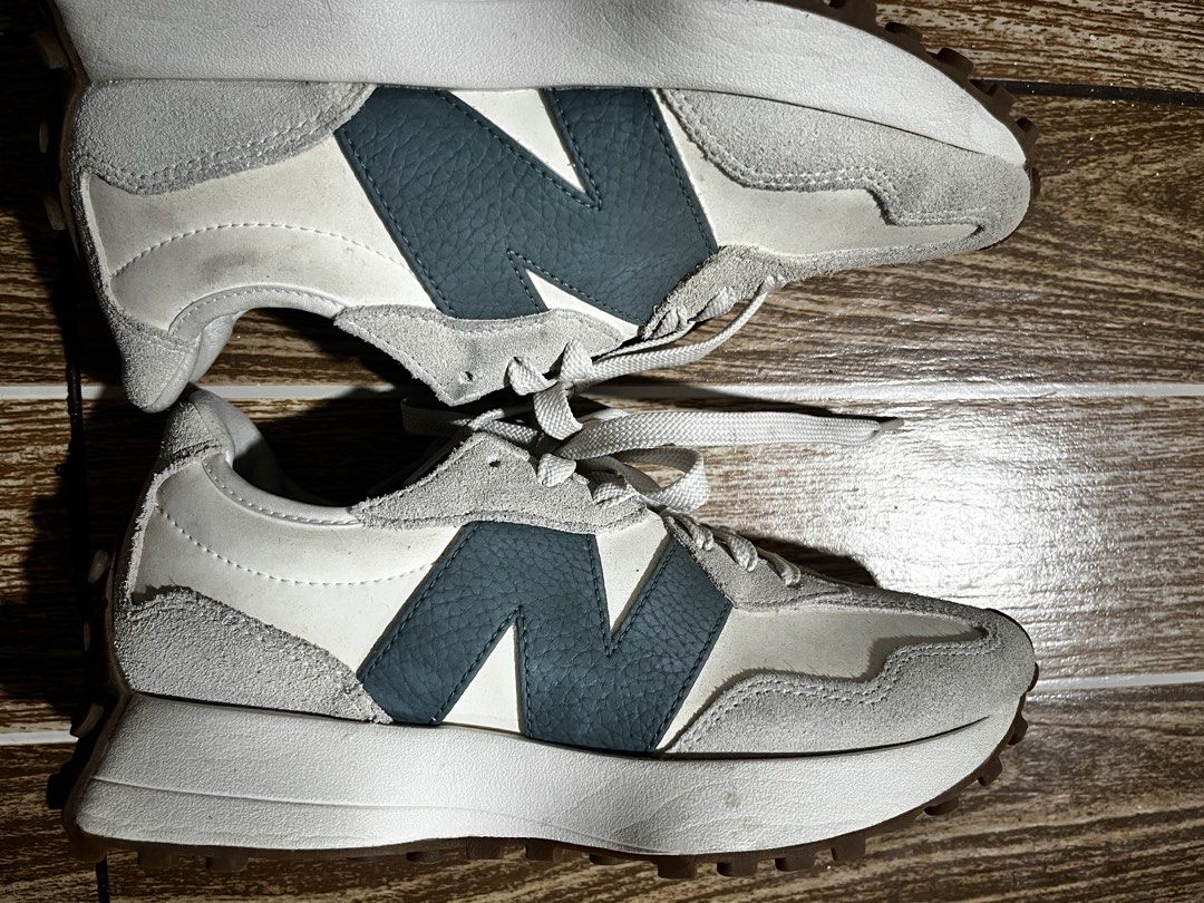 New Balance 327 (Category: Sneakers) located in Manila. Submitted by g.oods4sale (Listing ID 1468829050, Image 2). Description: New Balance 327 Used 2x .