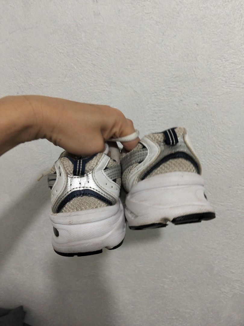 New Balance 530 (Category: Sneakers) located in El Salvador. Submitted by francheskaukayukay (Listing ID 1468750354, Image 3). Description: .