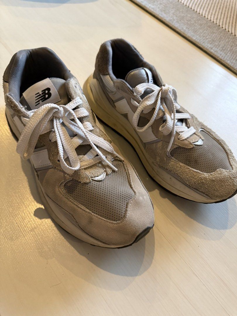New Balance 574 Grey White Sneakers (Category: Sneakers) located in Makati City. Submitted by marckyboy (Listing ID 1468747631, Image 3). Description: - Brand: New Balance - Model: 574 - Color: Grey and White - Material: Suede and mesh upper with perforated toe box - Features: White laces and chunky midsole for classic comfort - Condition: Pre-owned with normal signs of wear on soles and uppers - Style: Versatile everyday runner - size 9 / 28cm i