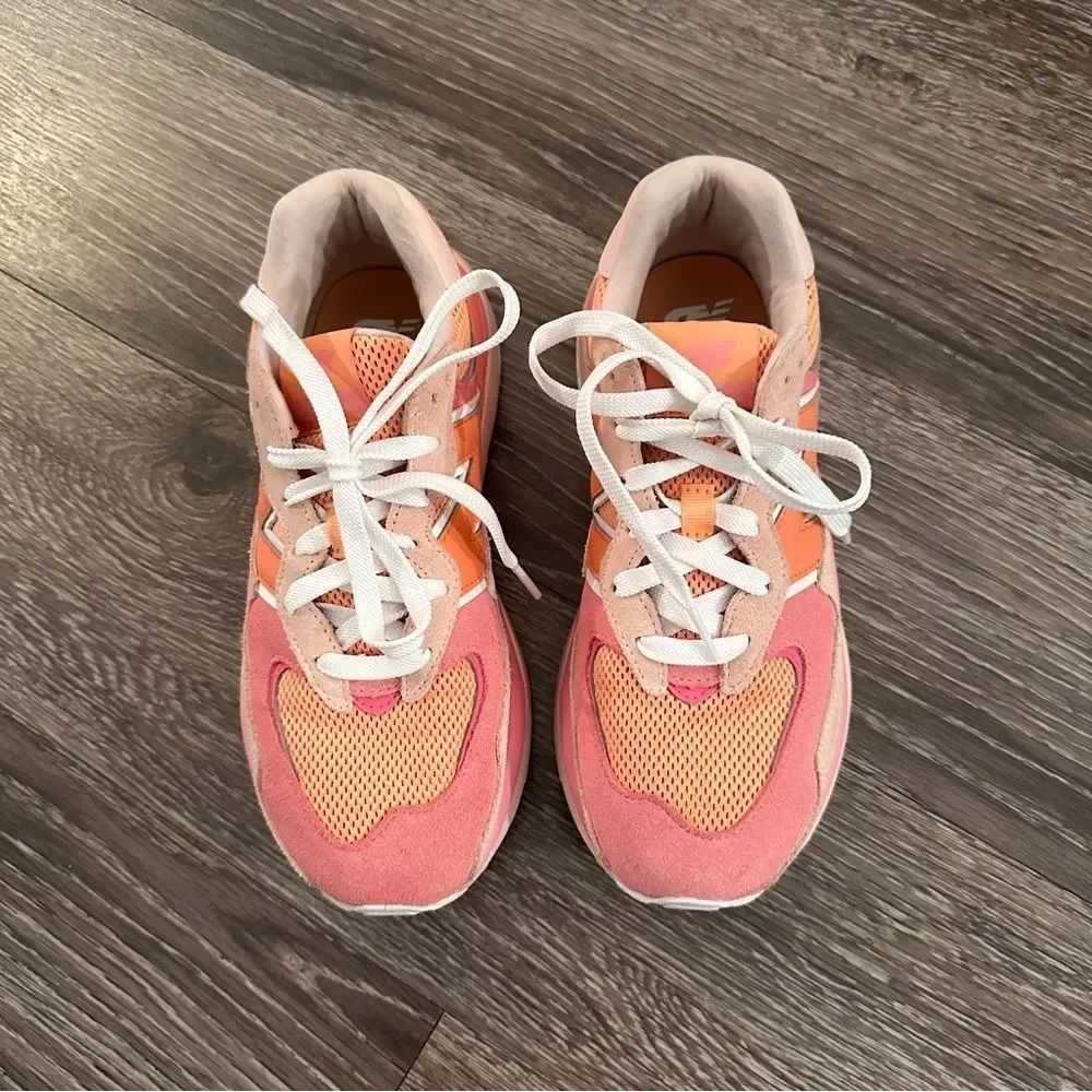 New balance 574 size 8 (Category: Sneakers) located in Lucena. Submitted by shoplingmood (Listing ID 1468862160, Image 2). Description: Gently worn in great condition.